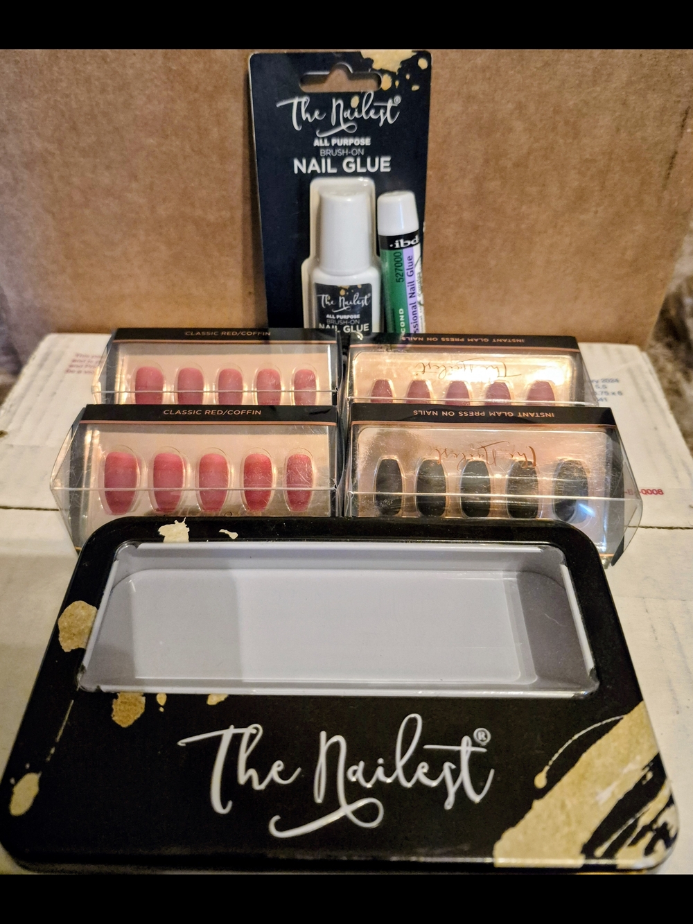 Red & Black Press-On Nail Set with Nail Glue